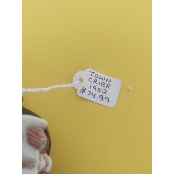 Rare & Vintage Royal Doulton Figurine "Town Crier" HN3261 1952 4" tall - Picture 9 of 13